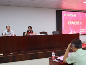 合肥市在发5万把文明宣传扇